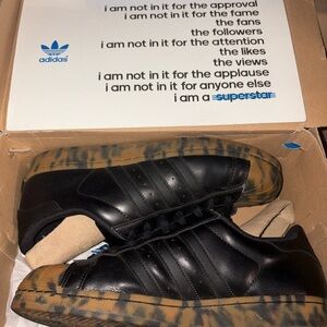 Leopard print Adidas Comes with box In Excellent Condition Men’s 9.5Women’s 11.5